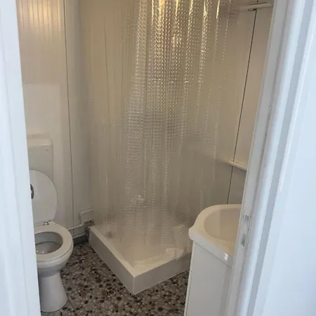 By Vikybog Appartement Boekarest